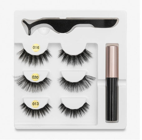A Pair of Magnetic False Eyelashes with Magnets in Fashion