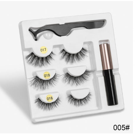 A Pair of Magnetic False Eyelashes with Magnets in Fashion