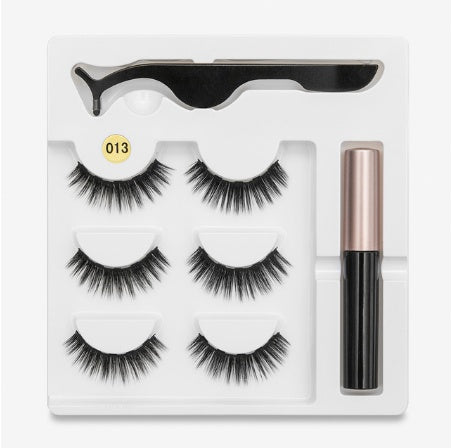 A Pair of Magnetic False Eyelashes with Magnets in Fashion