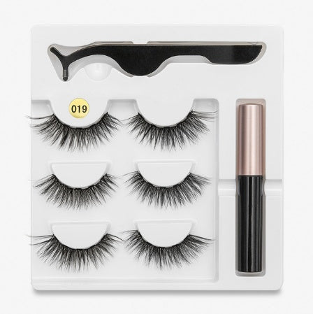 A Pair of Magnetic False Eyelashes with Magnets in Fashion